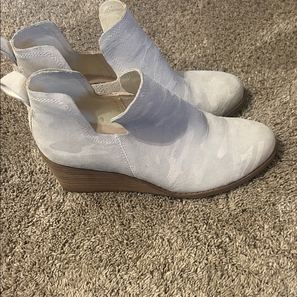 Toms Light Gray Suede Wedge Shoes